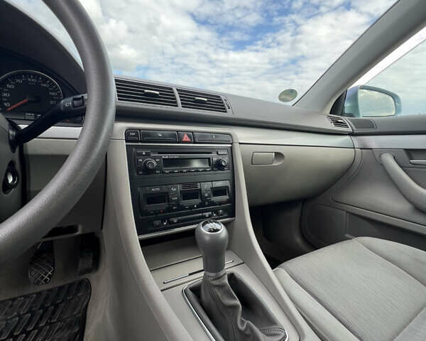 Синій Ауді А4, об'ємом двигуна 2 л та пробігом 210 тис. км за 6600 $, фото 31 на Automoto.ua