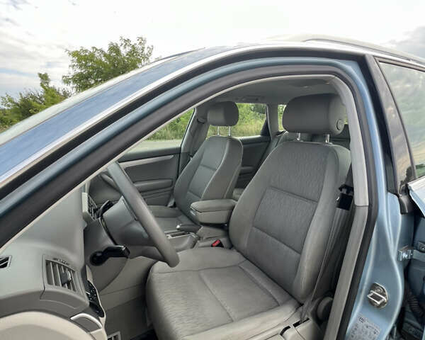 Синій Ауді А4, об'ємом двигуна 2 л та пробігом 210 тис. км за 6600 $, фото 25 на Automoto.ua
