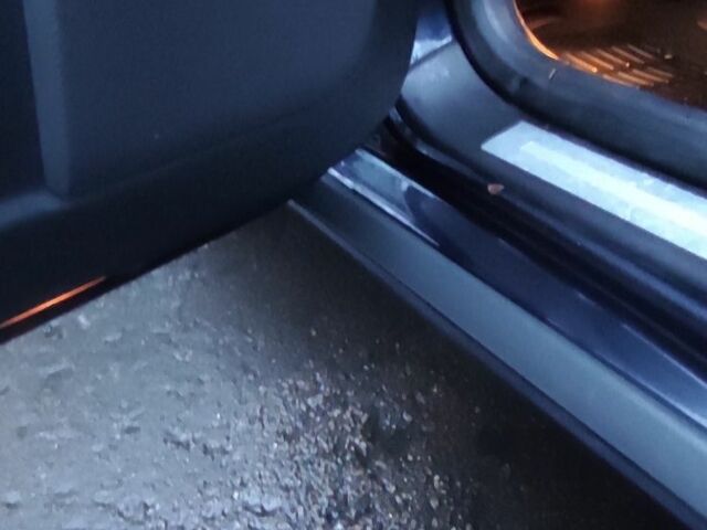 Синий Ауди А4, объемом двигателя 2 л и пробегом 350 тыс. км за 3500 $, фото 5 на Automoto.ua