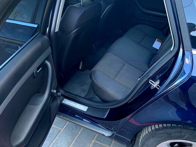Синий Ауди А4, объемом двигателя 2 л и пробегом 249 тыс. км за 6000 $, фото 5 на Automoto.ua