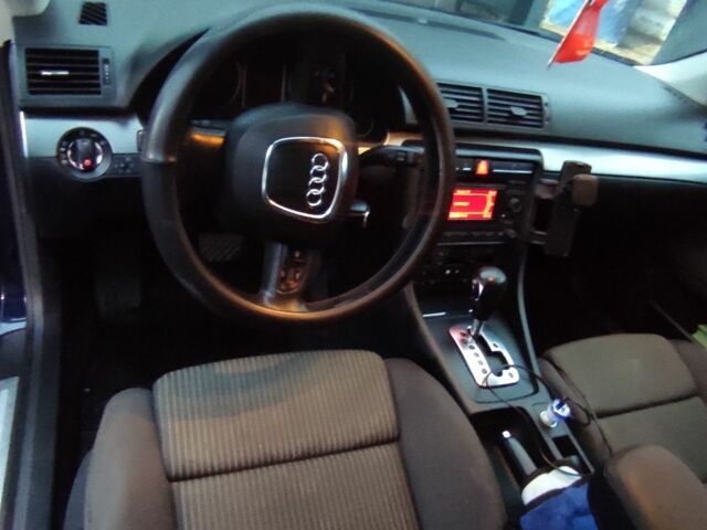 Синий Ауди А4, объемом двигателя 2 л и пробегом 350 тыс. км за 3500 $, фото 4 на Automoto.ua