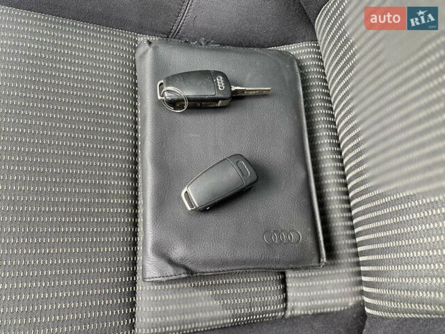 Синій Ауді А4, об'ємом двигуна 2 л та пробігом 290 тис. км за 6850 $, фото 31 на Automoto.ua