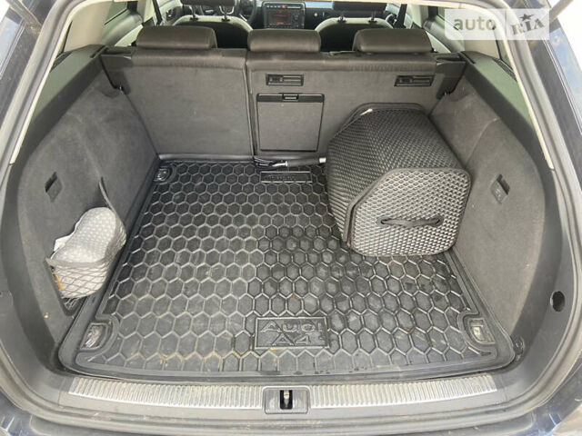 Синій Ауді А4, об'ємом двигуна 2 л та пробігом 260 тис. км за 6599 $, фото 17 на Automoto.ua