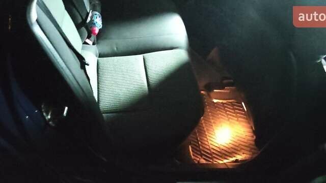 Синій Ауді А4, об'ємом двигуна 2 л та пробігом 320 тис. км за 3900 $, фото 20 на Automoto.ua