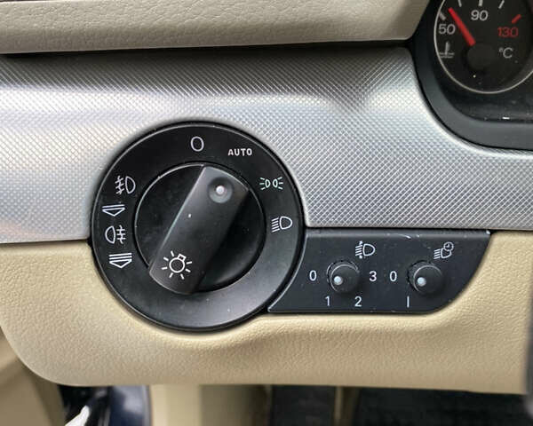 Синій Ауді А4, об'ємом двигуна 2 л та пробігом 349 тис. км за 7500 $, фото 15 на Automoto.ua