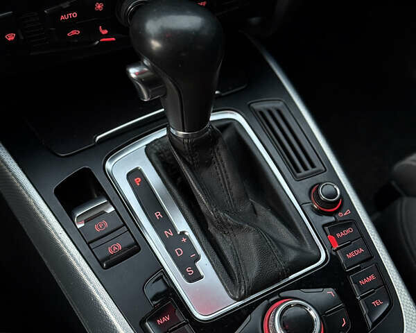 Синій Ауді А4, об'ємом двигуна 2.7 л та пробігом 296 тис. км за 7900 $, фото 25 на Automoto.ua