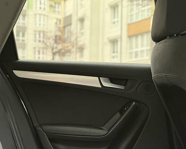 Синій Ауді А4, об'ємом двигуна 2.7 л та пробігом 296 тис. км за 7900 $, фото 15 на Automoto.ua