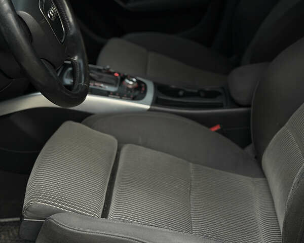 Синій Ауді А4, об'ємом двигуна 2.7 л та пробігом 296 тис. км за 7900 $, фото 23 на Automoto.ua