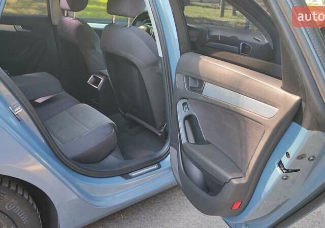 Синий Ауди А4, объемом двигателя 2.7 л и пробегом 250 тыс. км за 8850 $, фото 26 на Automoto.ua