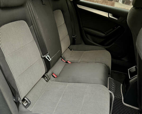 Синій Ауді А4, об'ємом двигуна 2.7 л та пробігом 296 тис. км за 7900 $, фото 13 на Automoto.ua