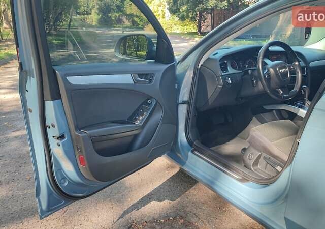 Синий Ауди А4, объемом двигателя 2.7 л и пробегом 250 тыс. км за 8850 $, фото 16 на Automoto.ua