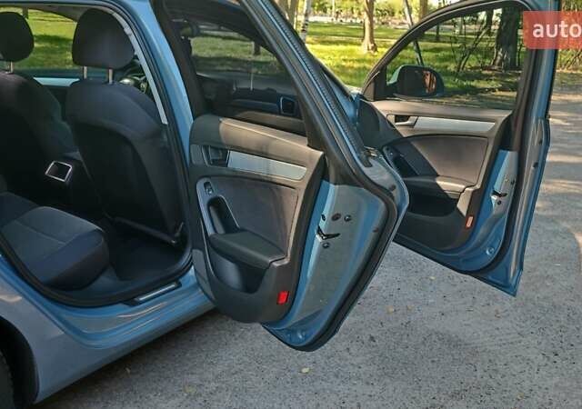 Синий Ауди А4, объемом двигателя 2.7 л и пробегом 250 тыс. км за 8850 $, фото 14 на Automoto.ua