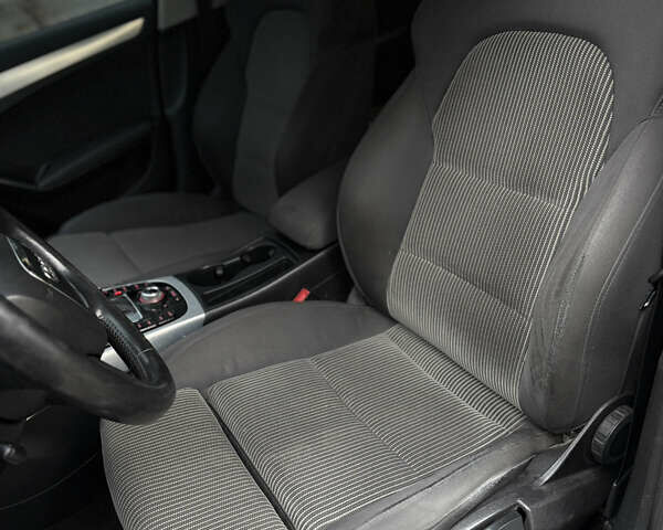 Синій Ауді А4, об'ємом двигуна 2.7 л та пробігом 296 тис. км за 7900 $, фото 22 на Automoto.ua