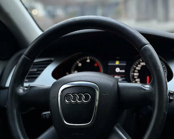 Синій Ауді А4, об'ємом двигуна 2.7 л та пробігом 296 тис. км за 7900 $, фото 19 на Automoto.ua