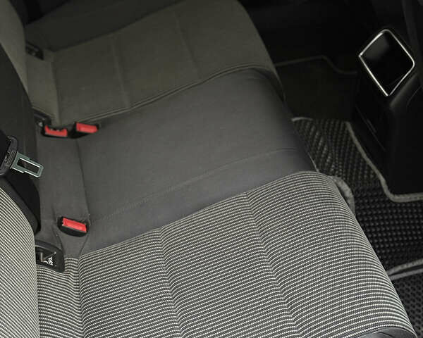 Синій Ауді А4, об'ємом двигуна 2.7 л та пробігом 296 тис. км за 7900 $, фото 14 на Automoto.ua