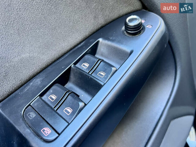 Синий Ауди А4, объемом двигателя 2 л и пробегом 242 тыс. км за 9750 $, фото 33 на Automoto.ua
