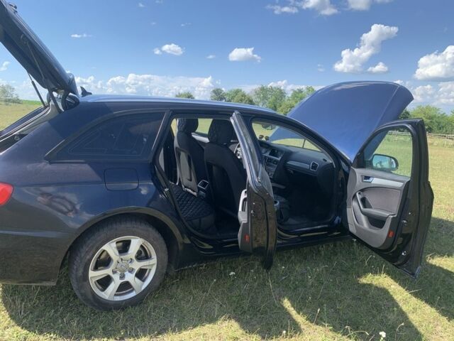 Синий Ауди А4, объемом двигателя 2 л и пробегом 255 тыс. км за 11100 $, фото 1 на Automoto.ua