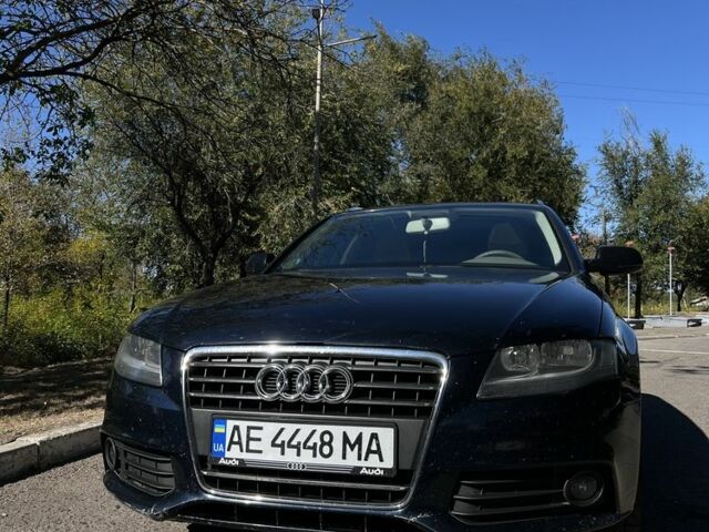 Синий Ауди А4, объемом двигателя 2 л и пробегом 420 тыс. км за 6000 $, фото 1 на Automoto.ua