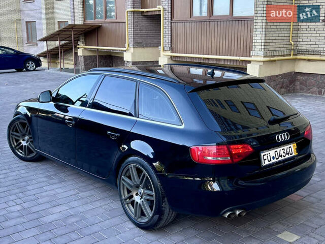 Синий Ауди А4, объемом двигателя 2 л и пробегом 242 тыс. км за 9750 $, фото 1 на Automoto.ua