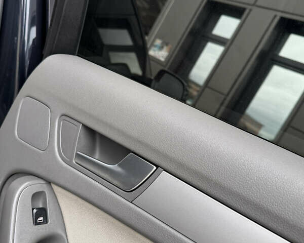 Синій Ауді А4, об'ємом двигуна 1.8 л та пробігом 240 тис. км за 8950 $, фото 68 на Automoto.ua