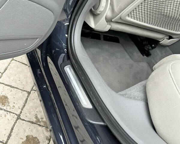 Синий Ауди А4, объемом двигателя 1.8 л и пробегом 240 тыс. км за 8750 $, фото 61 на Automoto.ua