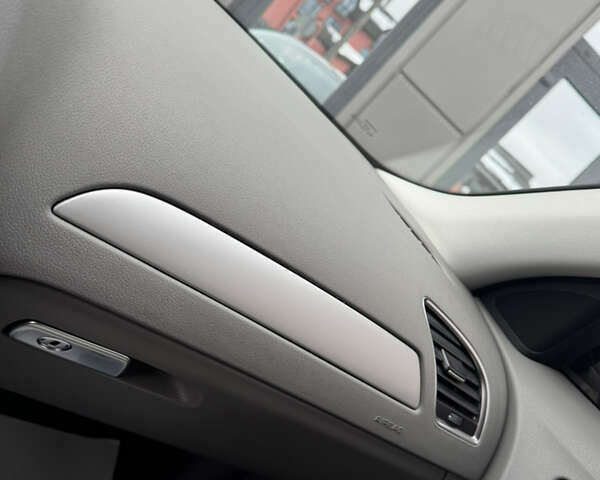 Синій Ауді А4, об'ємом двигуна 1.8 л та пробігом 240 тис. км за 8950 $, фото 48 на Automoto.ua