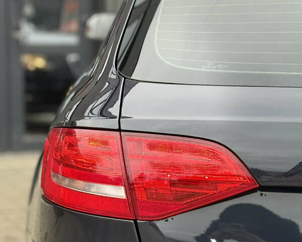 Синій Ауді А4, об'ємом двигуна 1.8 л та пробігом 240 тис. км за 8950 $, фото 26 на Automoto.ua