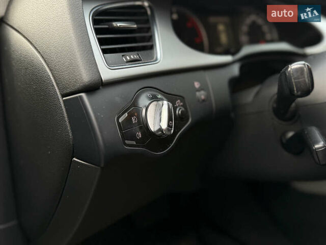 Синій Ауді А4, об'ємом двигуна 1.97 л та пробігом 275 тис. км за 10499 $, фото 32 на Automoto.ua