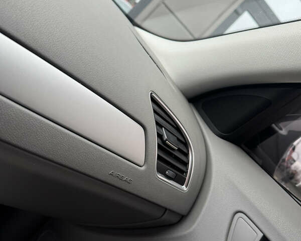 Синій Ауді А4, об'ємом двигуна 1.8 л та пробігом 240 тис. км за 8950 $, фото 49 на Automoto.ua