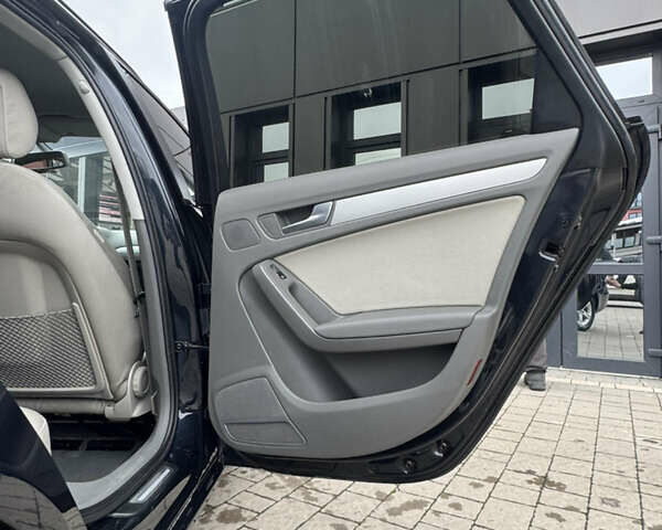 Синий Ауди А4, объемом двигателя 1.8 л и пробегом 240 тыс. км за 8250 $, фото 54 на Automoto.ua