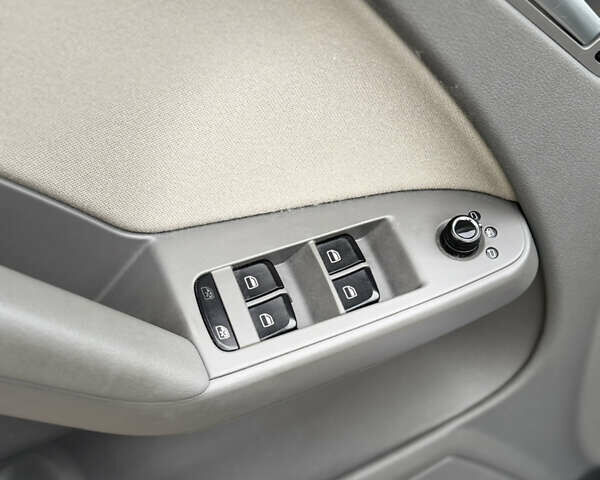 Синий Ауди А4, объемом двигателя 1.8 л и пробегом 240 тыс. км за 8750 $, фото 39 на Automoto.ua