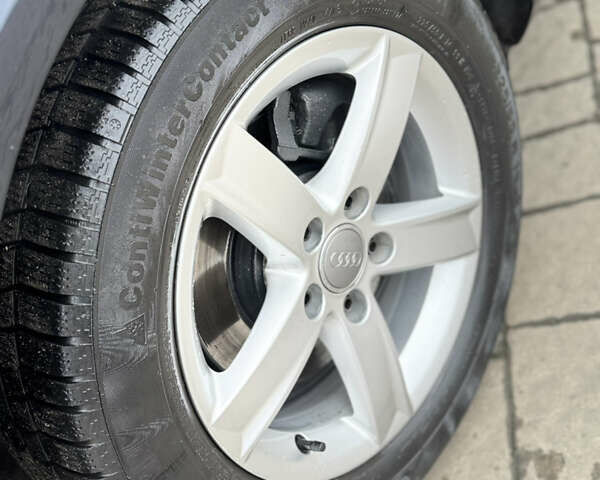 Синій Ауді А4, об'ємом двигуна 1.8 л та пробігом 240 тис. км за 8950 $, фото 29 на Automoto.ua