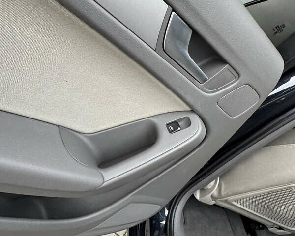 Синій Ауді А4, об'ємом двигуна 1.8 л та пробігом 240 тис. км за 8950 $, фото 59 на Automoto.ua
