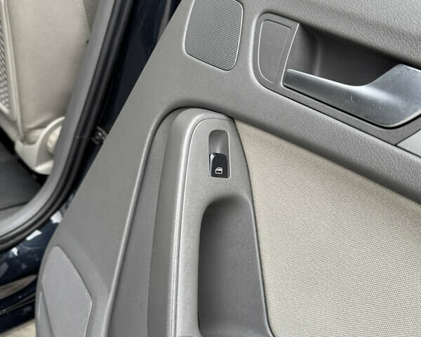 Синій Ауді А4, об'ємом двигуна 1.8 л та пробігом 240 тис. км за 8950 $, фото 67 на Automoto.ua