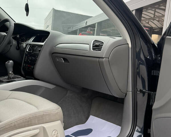 Синій Ауді А4, об'ємом двигуна 1.8 л та пробігом 240 тис. км за 8950 $, фото 72 на Automoto.ua