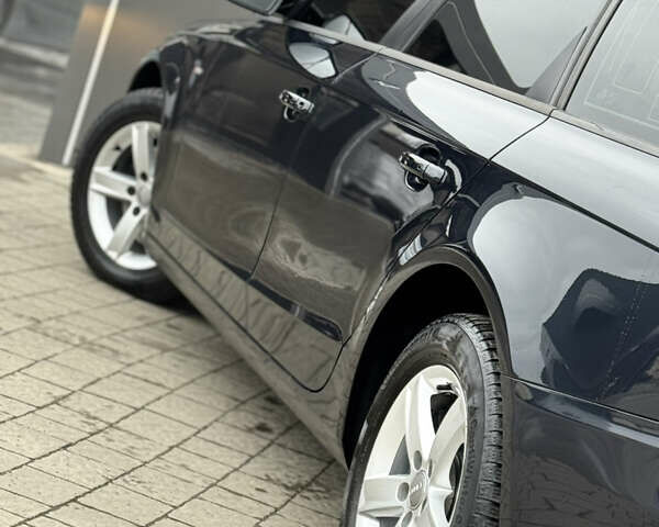 Синій Ауді А4, об'ємом двигуна 1.8 л та пробігом 240 тис. км за 8950 $, фото 34 на Automoto.ua