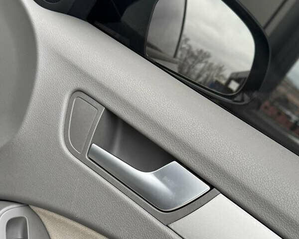 Синій Ауді А4, об'ємом двигуна 1.8 л та пробігом 240 тис. км за 8950 $, фото 77 на Automoto.ua