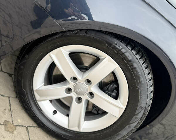 Синій Ауді А4, об'ємом двигуна 1.8 л та пробігом 240 тис. км за 8950 $, фото 11 на Automoto.ua