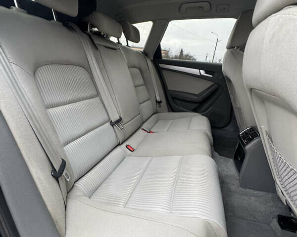 Синій Ауді А4, об'ємом двигуна 1.8 л та пробігом 240 тис. км за 8950 $, фото 71 на Automoto.ua