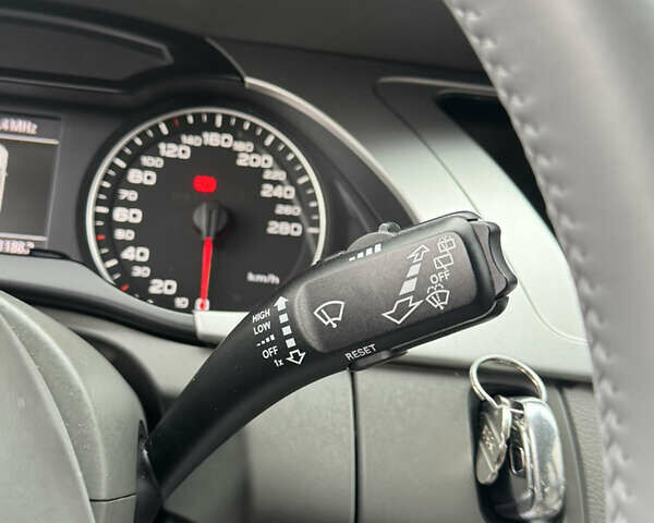 Синій Ауді А4, об'ємом двигуна 1.8 л та пробігом 240 тис. км за 8950 $, фото 52 на Automoto.ua