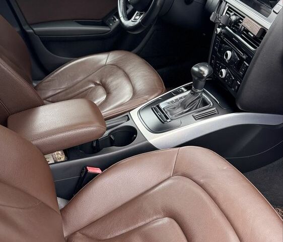 Синій Ауді А4, об'ємом двигуна 2 л та пробігом 205 тис. км за 11500 $, фото 4 на Automoto.ua