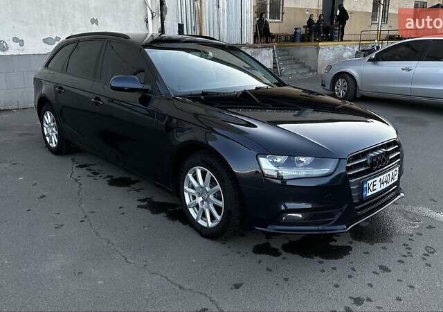 Синий Ауди А4, объемом двигателя 2 л и пробегом 267 тыс. км за 11800 $, фото 5 на Automoto.ua