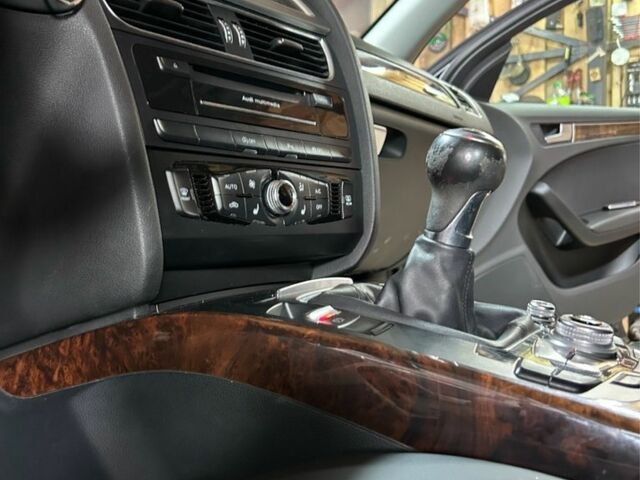 Синий Ауди А4, объемом двигателя 2 л и пробегом 210 тыс. км за 14000 $, фото 5 на Automoto.ua