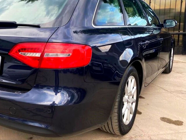 Синий Ауди А4, объемом двигателя 2 л и пробегом 200 тыс. км за 12200 $, фото 6 на Automoto.ua