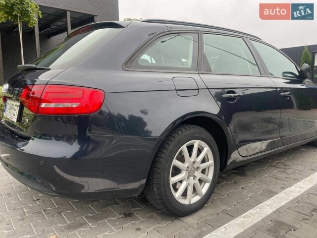 Синий Ауди А4, объемом двигателя 2 л и пробегом 250 тыс. км за 11800 $, фото 2 на Automoto.ua