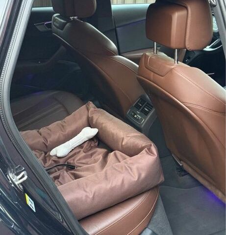 Синій Ауді А4, об'ємом двигуна 2 л та пробігом 220 тис. км за 23500 $, фото 2 на Automoto.ua