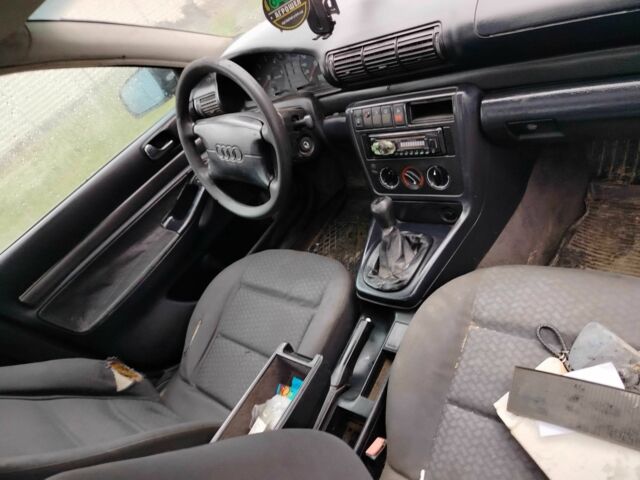 Зеленый Ауди А4, объемом двигателя 1.9 л и пробегом 345 тыс. км за 1150 $, фото 4 на Automoto.ua