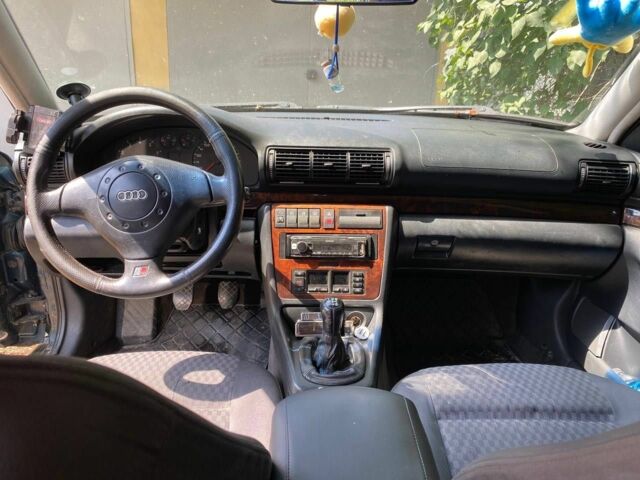 Зеленый Ауди А4, объемом двигателя 2.6 л и пробегом 250 тыс. км за 3200 $, фото 7 на Automoto.ua