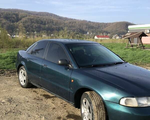 Зеленый Ауди А4, объемом двигателя 1.8 л и пробегом 362 тыс. км за 3150 $, фото 1 на Automoto.ua