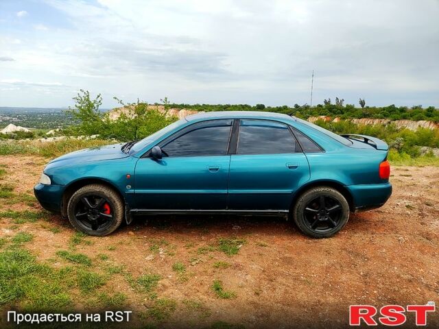 Зеленый Ауди А4, объемом двигателя 1.8 л и пробегом 303 тыс. км за 4100 $, фото 3 на Automoto.ua